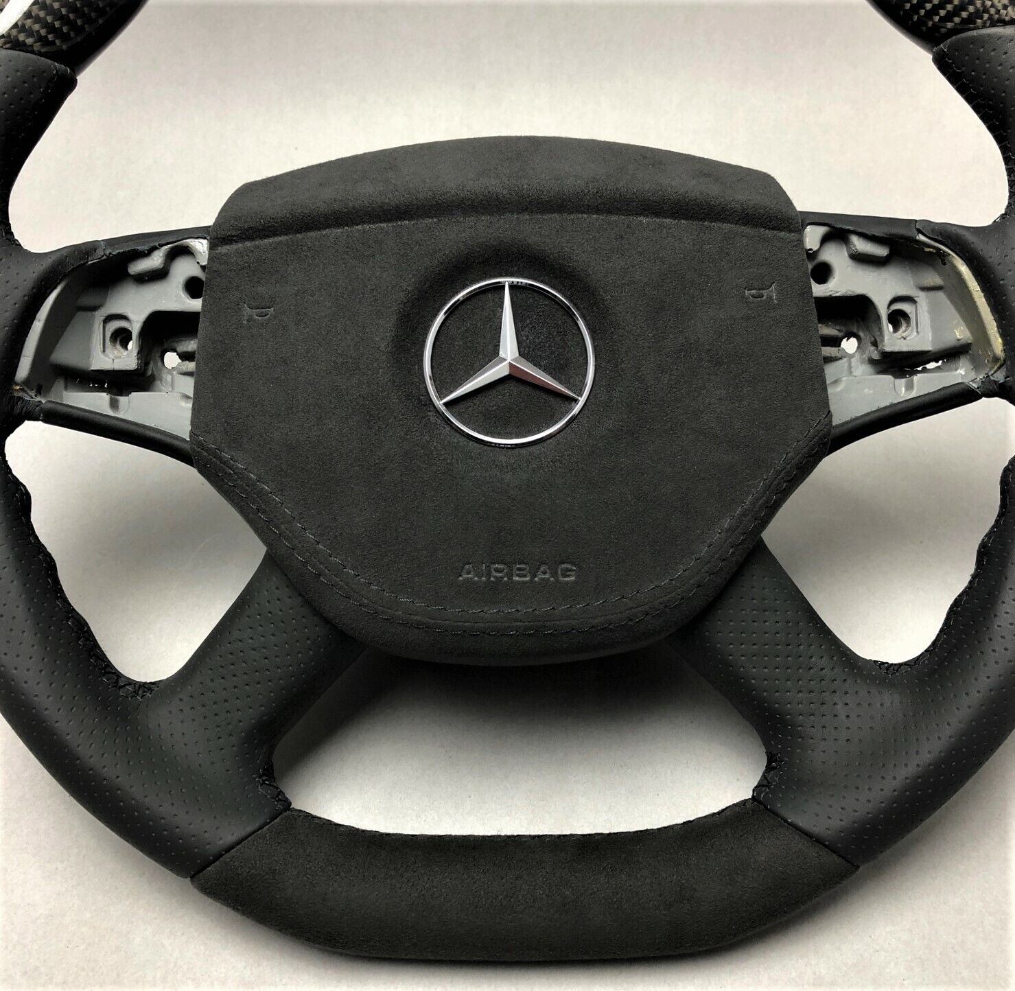 https://www.autoparts63.de/wp-content/uploads/imported/4/Mercedes-W164-ML-63-AMG-Carbon-Alcantara-SRS-Lenkrad-steering-wheel-4-Tueren-265787832994-5.jpg